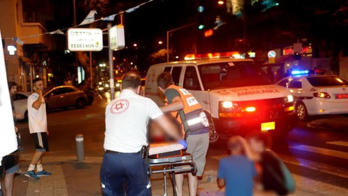 פצועים בזירת התאונה. צילום: אבשלום ששוני