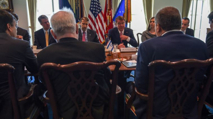 פגישת ליברמן ושר ההגנה קרטר. צילום: משרד ההגנה האמריקאי