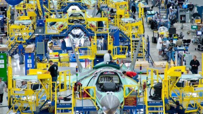ישראל תהיה היחידה שתטפל במטוס. F-35 במפעל לוקהיד מרטין, צילום: יח&quot;צ