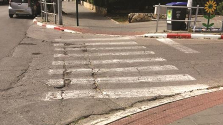 מעבר חציה משובש בבי''ס בבת ים