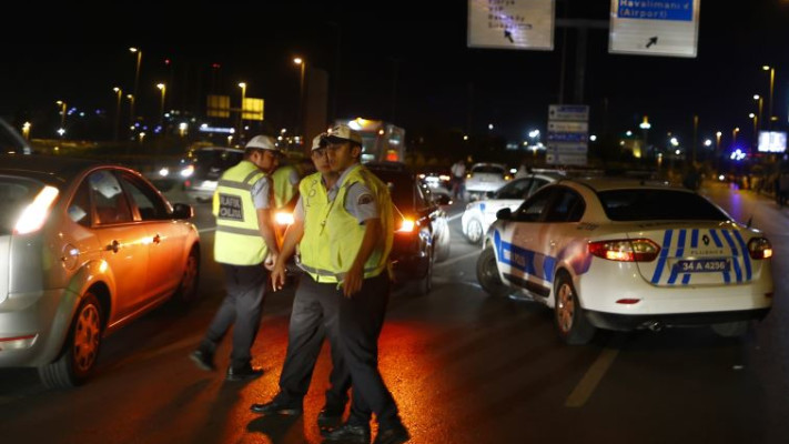 כוחות הביטחון הטורקים בזירת הפיגוע. צילום: רויטרס.