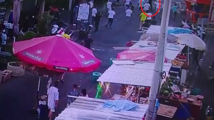 זירת הפיגוע בנתניה בצילום על ידי מצלמות האבטחה