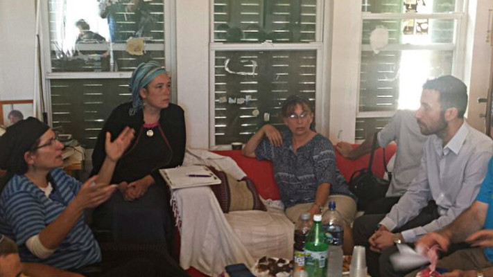 ח&quot;כ שמולי במהלך הביקור, היום