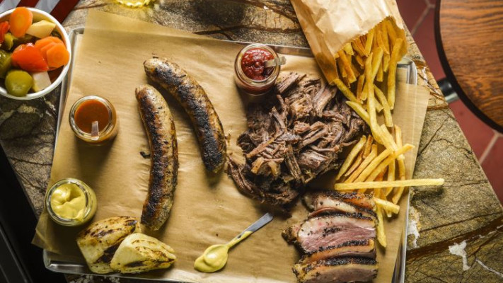 הפנינג ענק והרבה הרבה אוכל. מתחם הפונדק