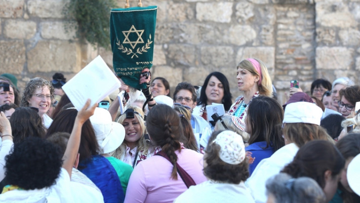 נשות הכותל. השבוע תהיה להן תשובה לגבי המחלוקת שמסעירה את הציבור הדתי. צילום: מרק ישראל סלם