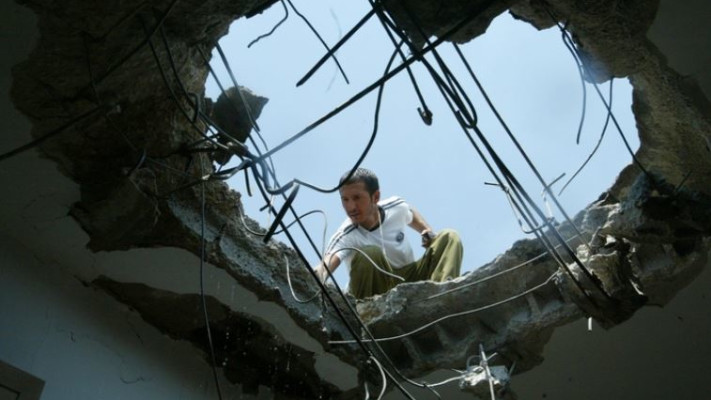 &quot;34 ימים תחת אש&quot;., בית שנפגע מקטיושה בקריית שמונה. צילום:חיים לחיאני