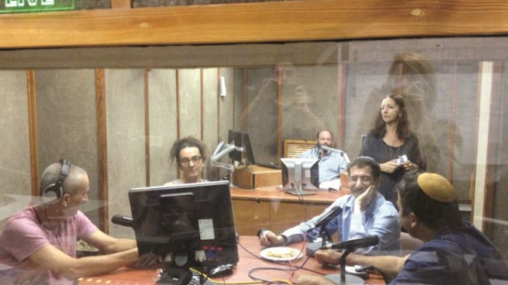 עירית לינור עם אורי אורבך באולפן גל''צ (צילום: גלי צה''ל)