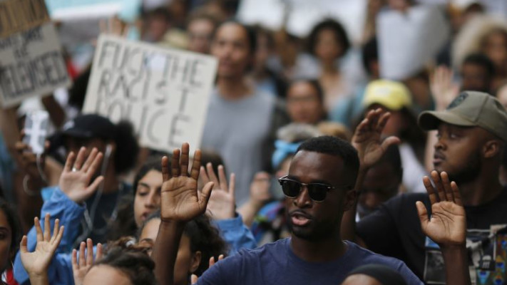 הפגנות נגד אלימות המשטרה. צילום: רויטרס
