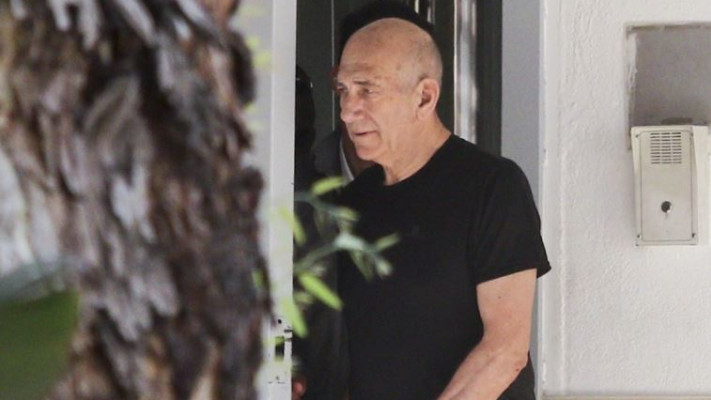 אהוד אולמרט בחופשה מהכלא. צילום: אבי דישי, פלאש 90