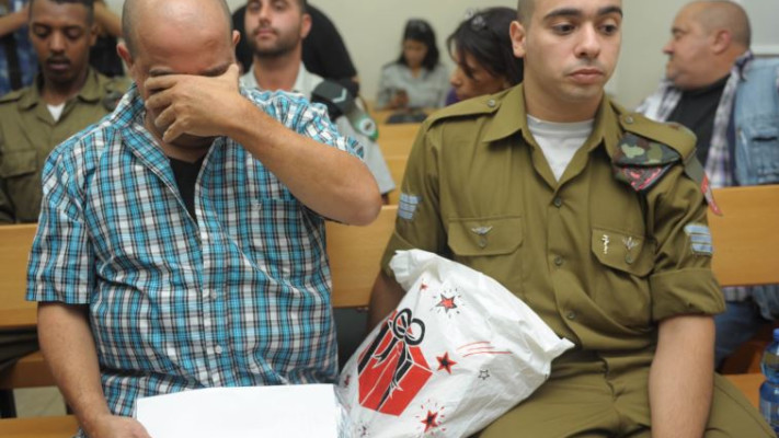 אלאור אזריה ואביו. צילום: אבשלום ששוני