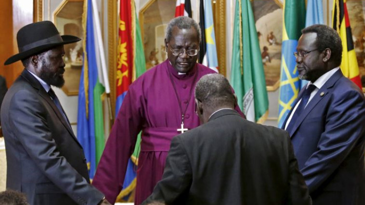 שיחות בין הנשיא ריק סלבה לסגנו המורד מצ'אר בתיווך הארכיבישוף דזמונד טוטו. צילום: רויטרס