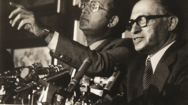 דן פתיר ומנחם בגין