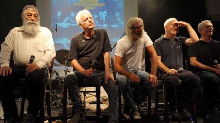 חברי להקת 'תמוז' במסיבת העיתונאים, היום. צילום: אבשלום ששוני