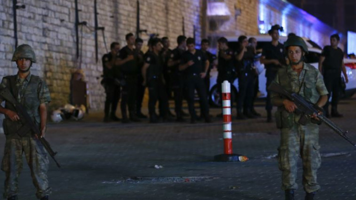 צבא טורקיה בכיכר טקסים באיסטנבול