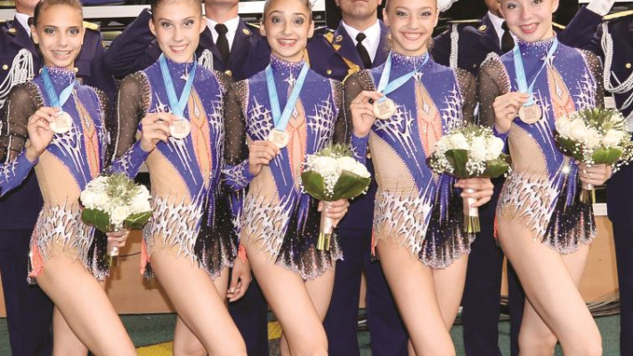 הנבחרת להתעמלות אמנותית. צילום: עמית שיסל