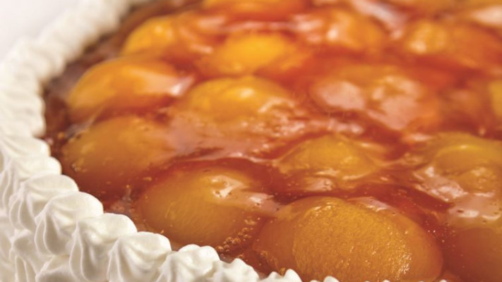 עוגת גבינה עם משמשים או אפרסקים. צילום: פסקל פרץ רובין, אנטולי מיכאלו, מתוך הספר 