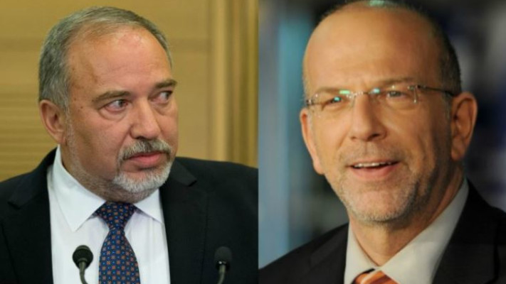 מפקד גל&quot;צ ירון דקל ושר הביטחון אביגדור ליברמן. צילום: פלאש 90