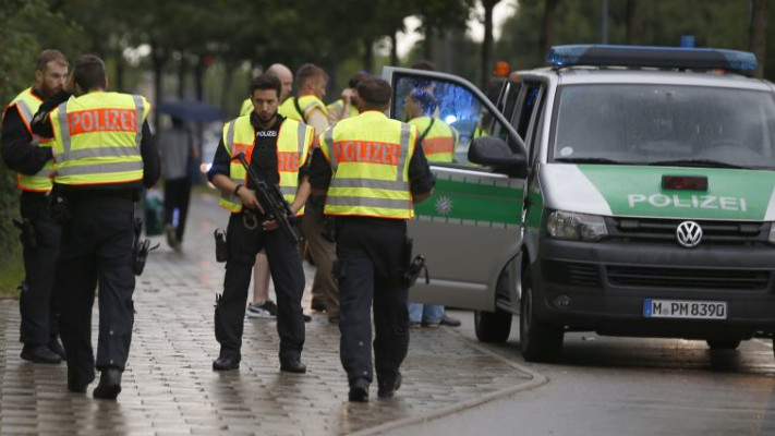 כוחות משטרה בזירת אירוע הירי במינכן. צילום: רויטרס