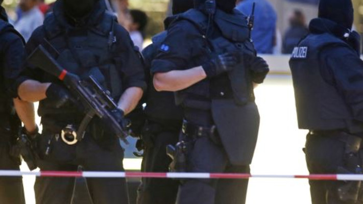 כוחות מיוחדים של משטרת גרמניה בכניסה לתחנת הרכבת במינכן