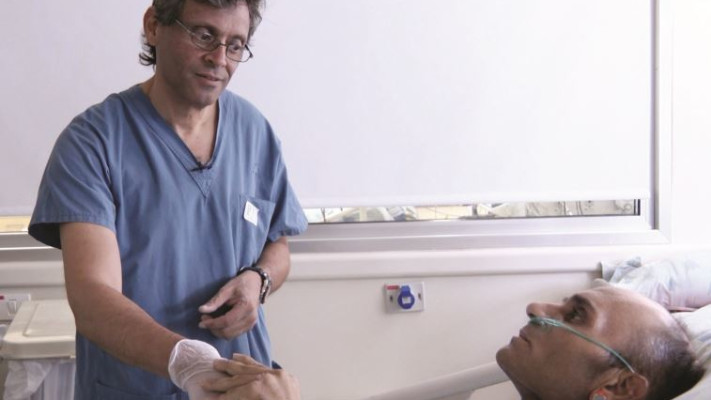 &quot;אנחנו צריכים יותר טראומטולוגים&quot;. סופר מתוך הסדרה &quot;גיבורים&quot;