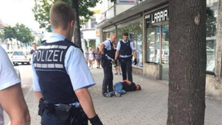 מעצר התוקף. צילום: בילד, צילום מסך