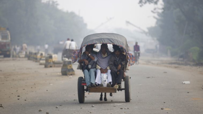לא מצאה מונית ועלתה על טרמפ. תחבורה בהודו, ארכיון
