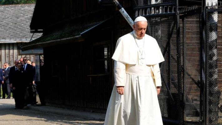 האפיפיור פרנציסקוס באושוויץ