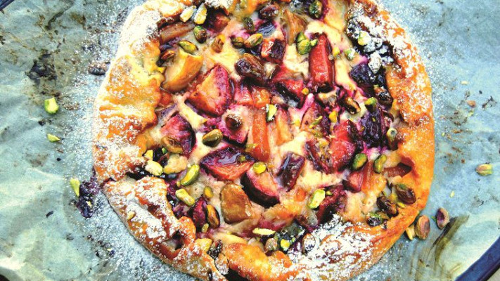 גאלט שזיפים, נקטרינות  ומלית גבינת מסקרפונה. צילום: פסקל פרץ רובין