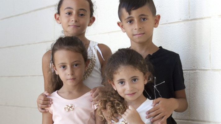 לא אכפת לי ללכת עם סמרטוטים, אבל הילדים הולכים כמו טווסים", צילום: יוסי אלוני