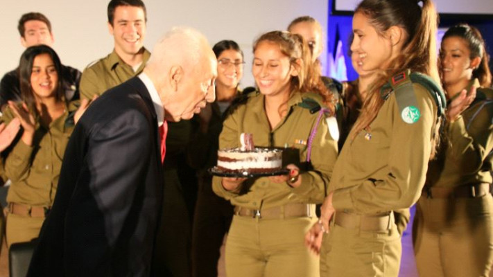 חוגג יום הולדת 93. צילום: יוסף אבי יאיר אנגל, פלאש 90