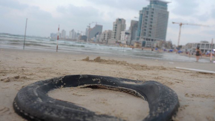 הרחצה נאסרה עד להודעה חדשה. צילום: אבשלום ששוני