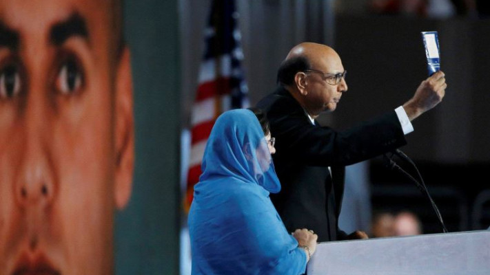 ההורים השכולים אותם תקף טראמפ. צילום: רויטרס