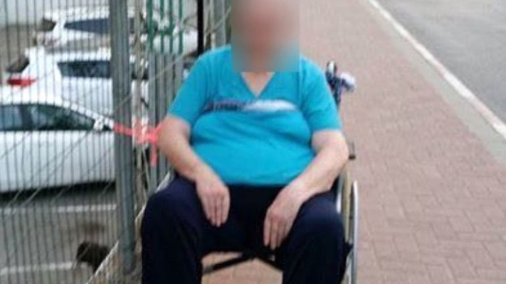 הקשישה שנקשרה לגדר. צילום: פייסבוק