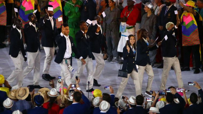 התקבלו בתשואות, משלחת הפליטים, הלילה. צילום: רויטרס