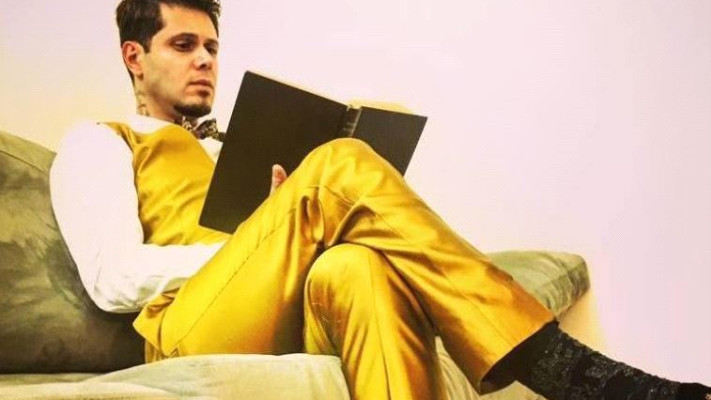 ממליץ לך לכתוב ספר שיהפוך לרב מכר&quot;. צילום מסך: פייסבוק 