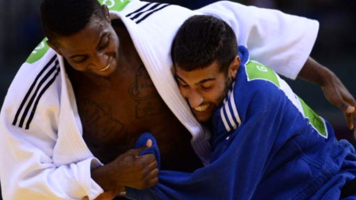 גולן פולק מול יריבו הזמבי בריו . צילום:הוועד האולימפי בישראל