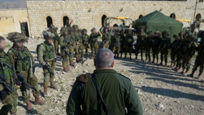 הרמטכ&quot;ל איזנקוט עם חיילי &quot;דובדבן&quot;. צילום: דו&quot;צ