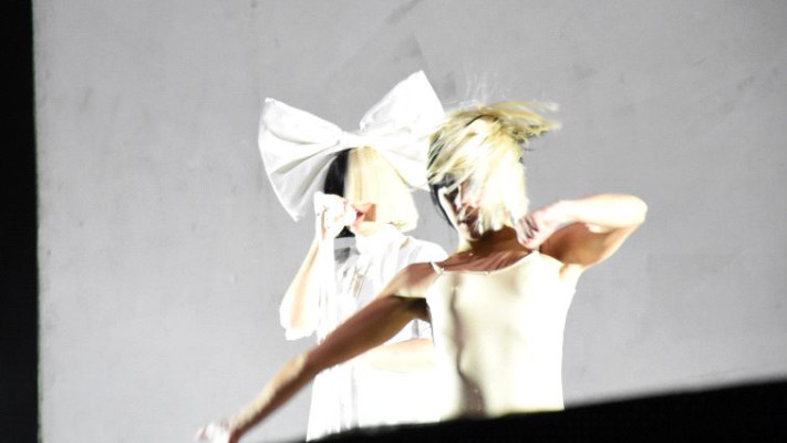 סיה בהופעה בירקון. צילום: רואי פרסול