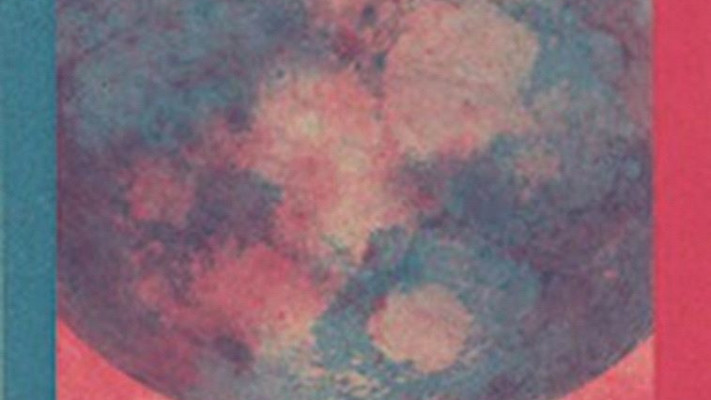 הספר &quot;חבלי הלידה של הירח&quot;. צילום: יח&quot;צ