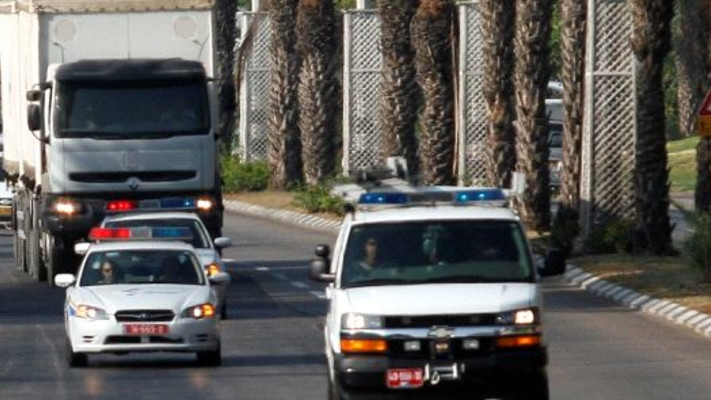 רכב משטרה ומשאית, ארכיון