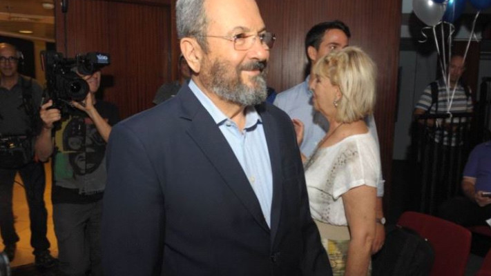 חוזר לפוליטיקה ב-140 תווים. אהוד ברק, צילום: אבשלום ששוני