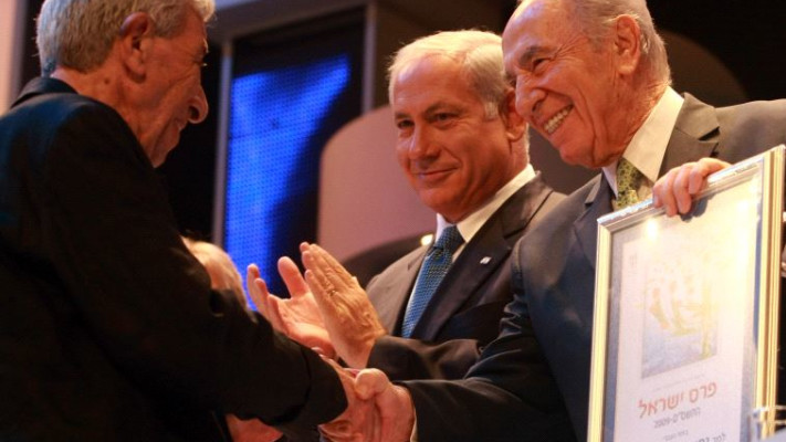 היימן מקבל את פרס ישראל מנתניהו ופרס. צילום ארכיון: קובי גדעון, פלאש 90