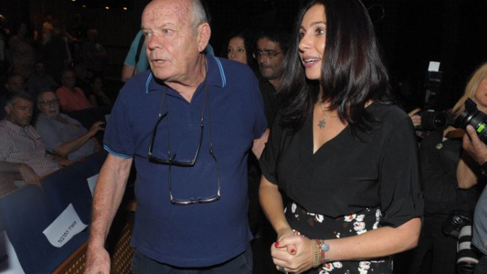 שרת התרבות רגב בטקס האשכבה. צילום: אבשלום ששוני