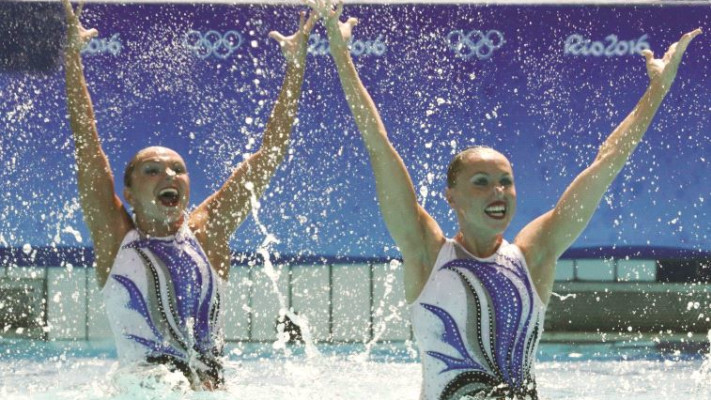 אנסטסיה גלושקוב ויבגניה טטלבאום. צילום: רויטרס