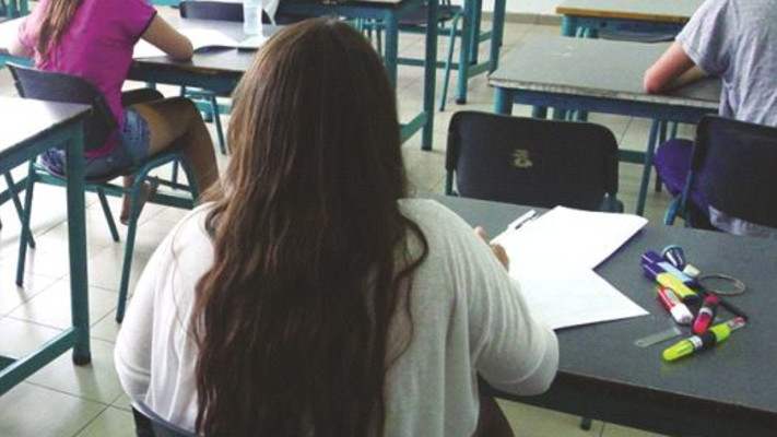 תלמידים בבחינה