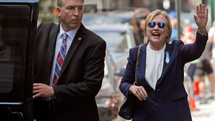 קלינטון עוזבת בית בתה צ'לסי. &quot;מרגישה מצוין&quot;. צילום: רויטרס
