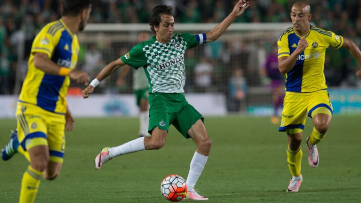 יוסי בניון נגד מכבי ת&quot;א.צילום: יונתן סינדל