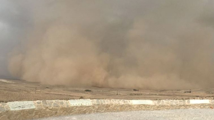 סופת חול בעין עבדת. צילום: רשות הטבע והגנים