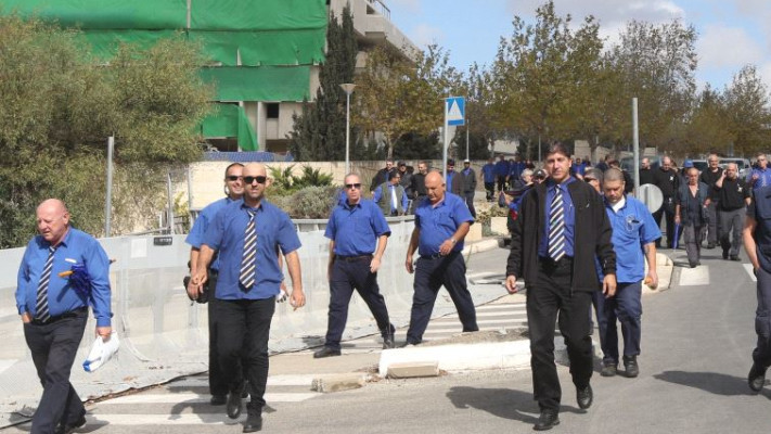 נהגי אגד בדרכם להפגנה. צילום: מרק ישראל סלם