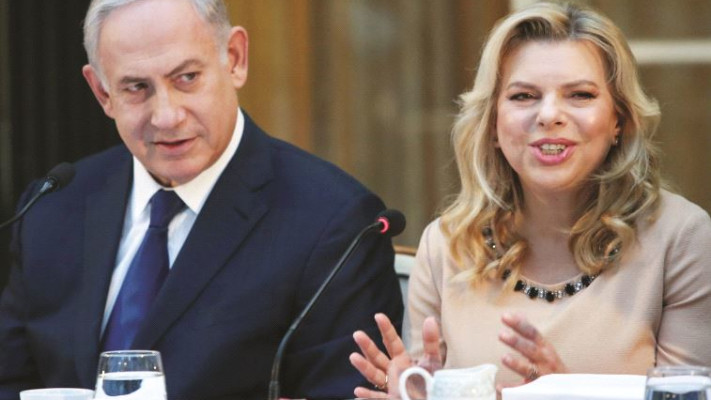 התקשורת חובטת, והוא נהנה. בינתיים. בנימין ושרה נתניהו. צילום: מרק ישראל סלם